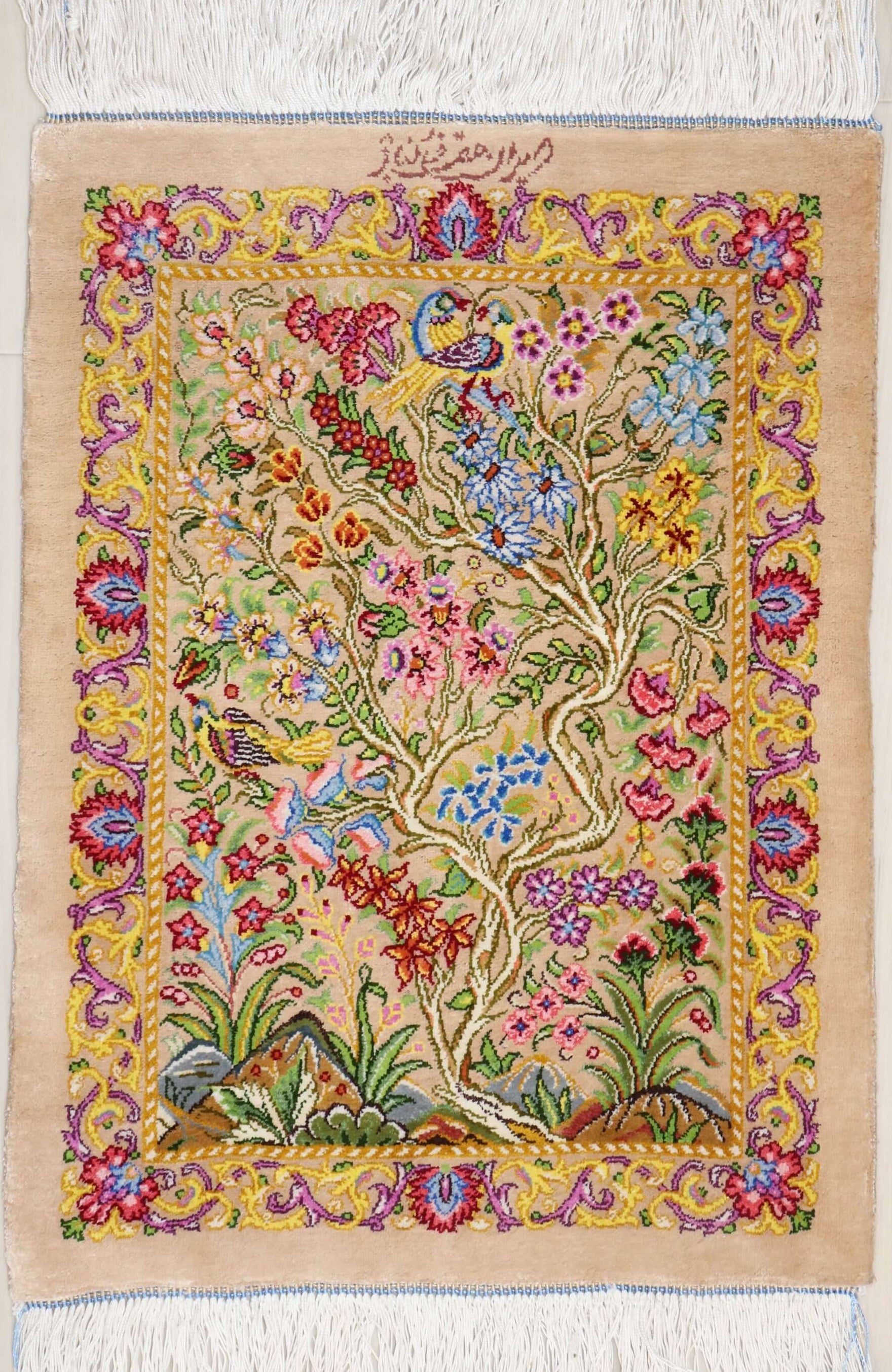 ペルシャ絨毯 クム産 シルク100% ミニサイズ 生命の樹×華やかな自然モチーフ プレゼントとして最適