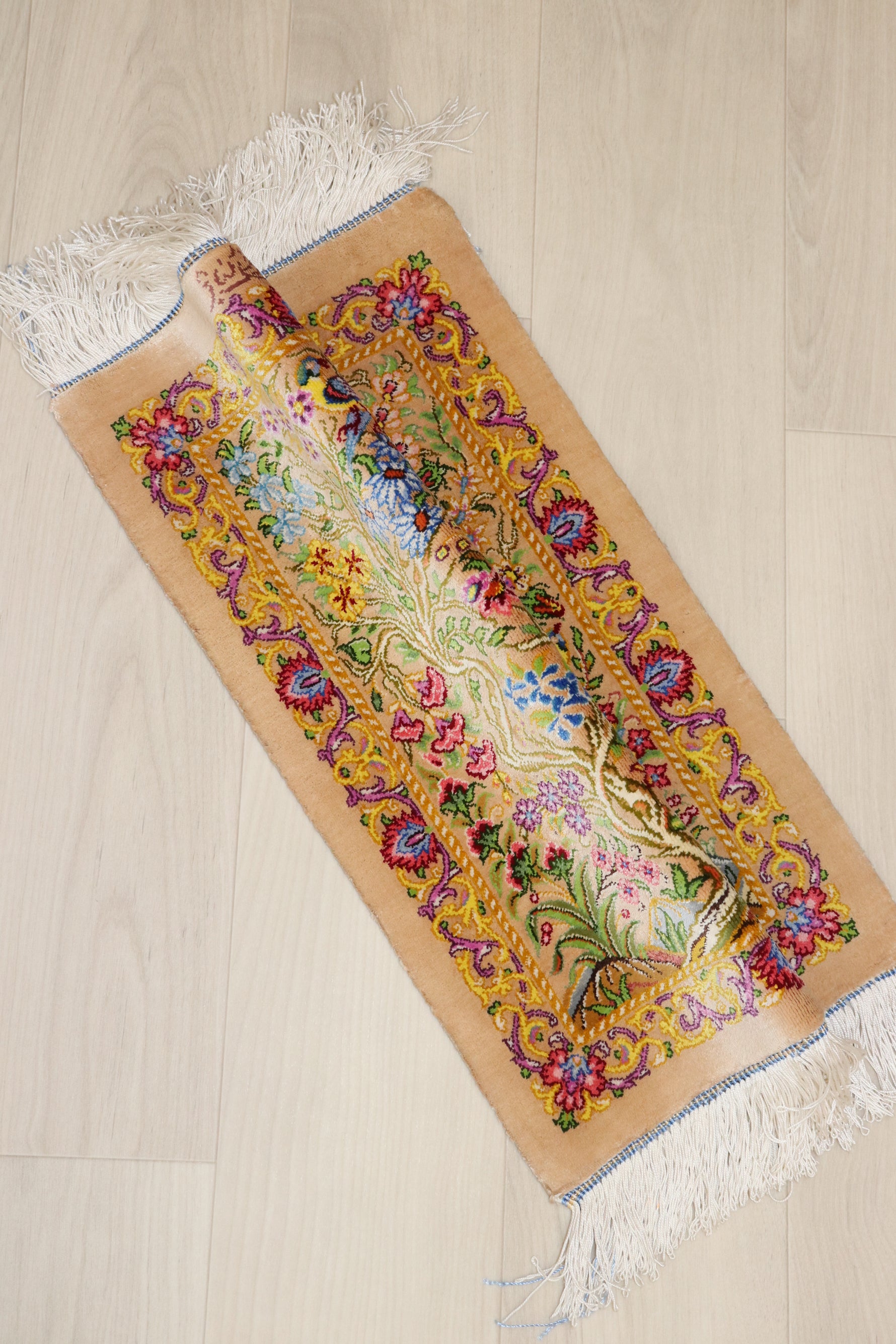 ペルシャ絨毯 クム産 シルク100% ミニサイズ 生命の樹×華やかな自然モチーフ プレゼントとして最適