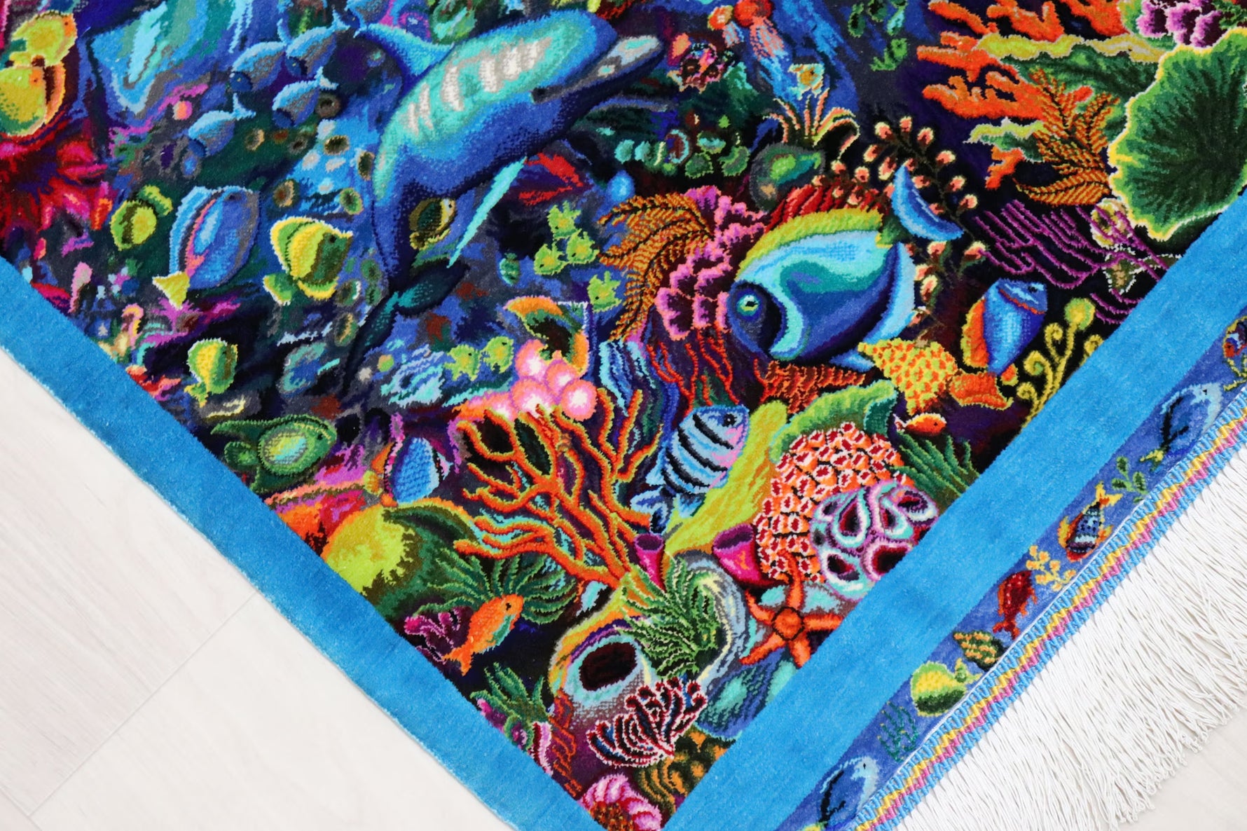 【バハラム(Ali)工房】息を呑むほど鮮やかな絵画絨毯 奇跡の海底世界 お部屋に飾る永遠のアクアリウム ID25023