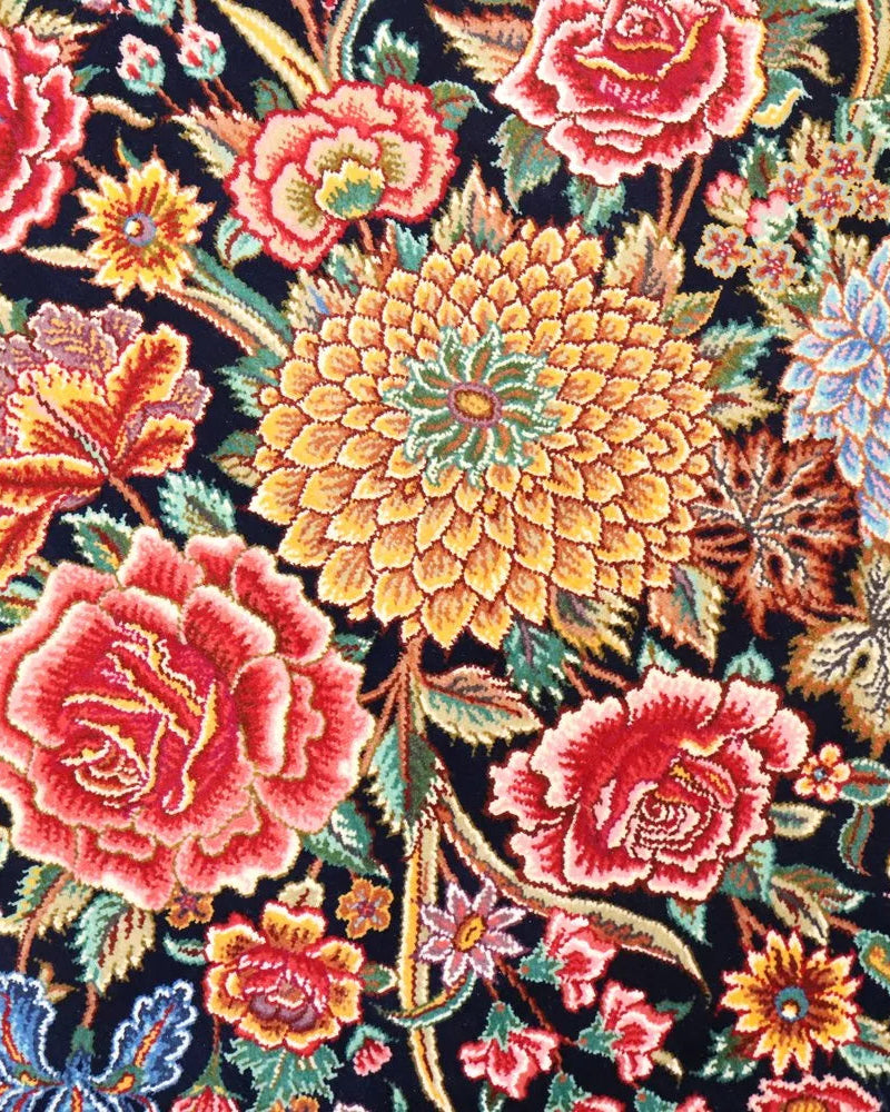 ペルシャ絨毯 クム産 シルク100% [ミルメヒディ工房] ネイビーブルー 華麗な花々 ID21014