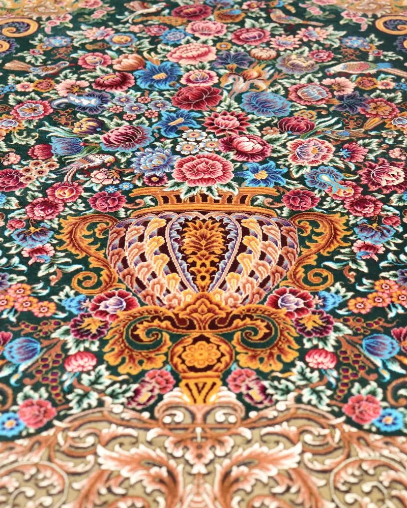 ペルシャ絨毯 クム産 シルク100% [ミルメヒディ工房] 深緑とピンクの華麗な彩りが映える花瓶文様 ID21016