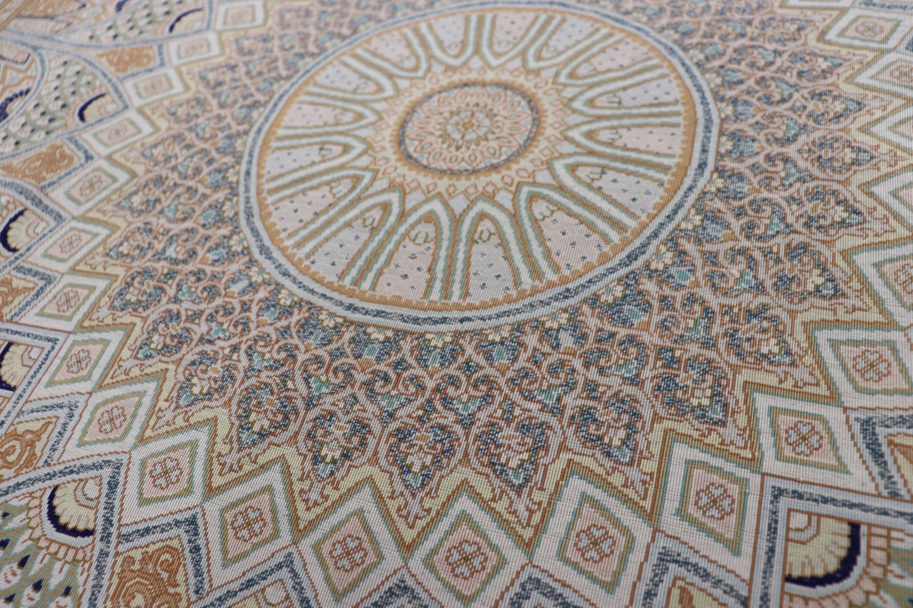 絶密度・草木染【ジャムシディ工房】クム産シルク 「Dome/天空の建築」ID24003