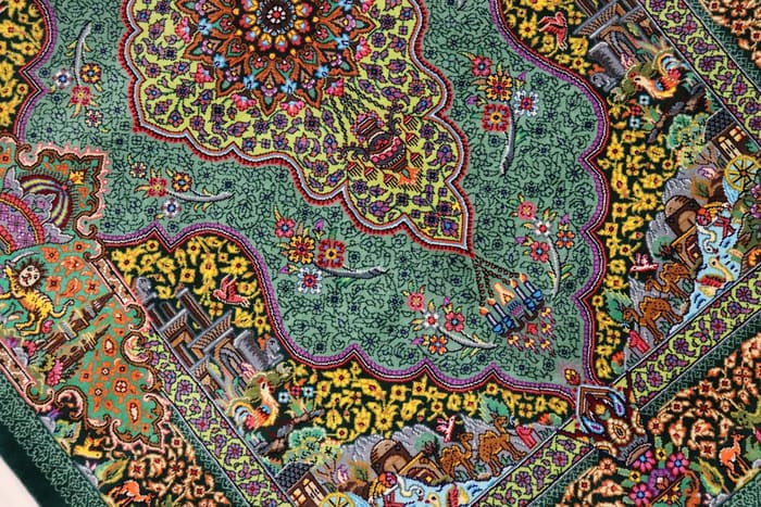 【フルザン工房】 息を呑むほど鮮やかなエメラルド 物語を紡ぐ絵画のようなメダリオン  ID25011
