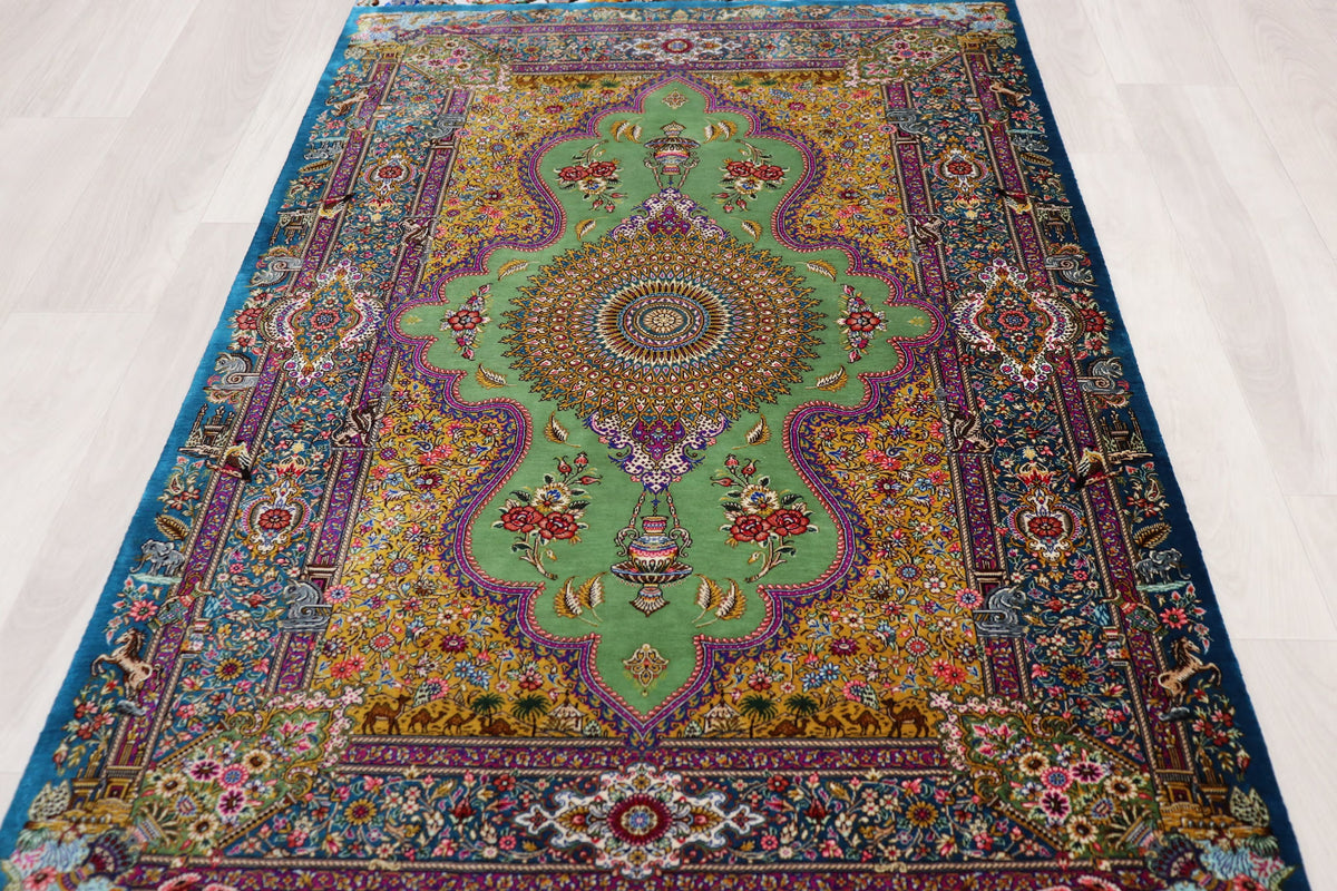 【ジャムシディ工房(マスウード)】名門が描く、黄金と緑の楽園　生命が息づく至高の一枚　クム産シルク　ID25018