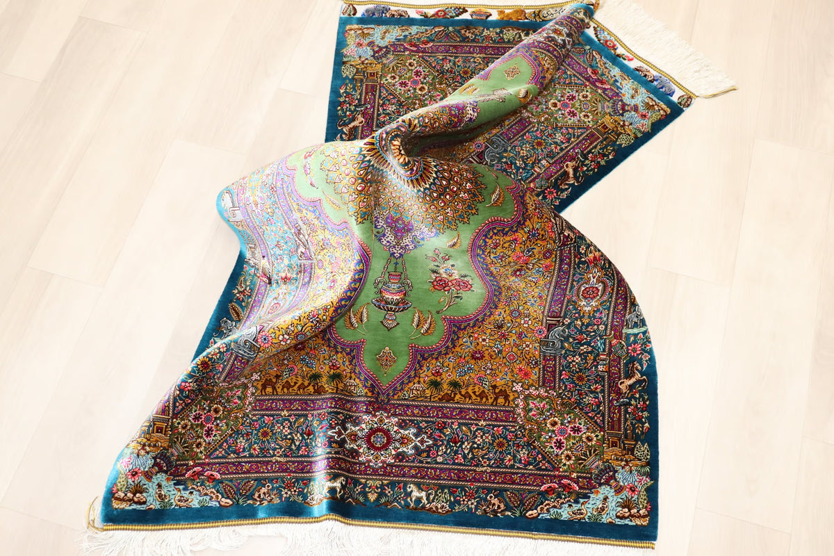 【ジャムシディ工房(マスウード)】名門が描く、黄金と緑の楽園　生命が息づく至高の一枚　クム産シルク　ID25018