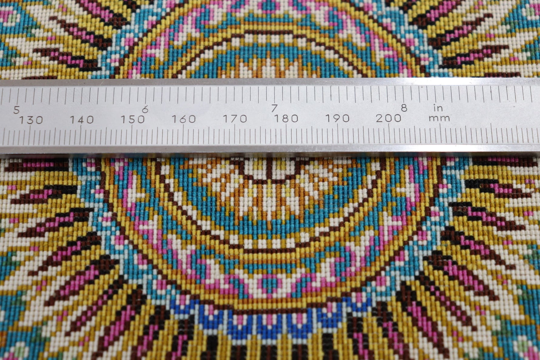 【ジャムシディ工房(マスウード)】名門が描く、黄金と緑の楽園　生命が息づく至高の一枚　クム産シルク　ID25018