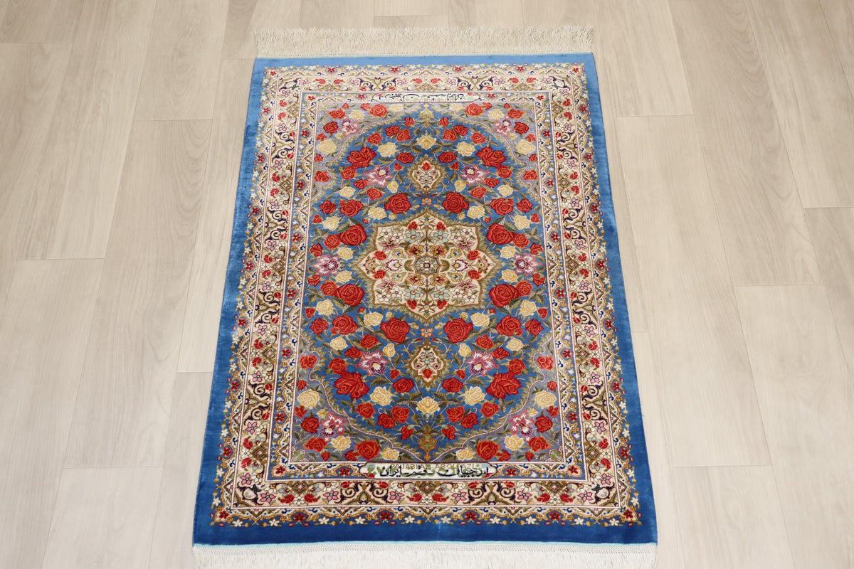 名門【ラジャビアン】鮮やかな青に咲き誇る 赤と黄色の薔薇  美の極致 クム産シルク ID25028