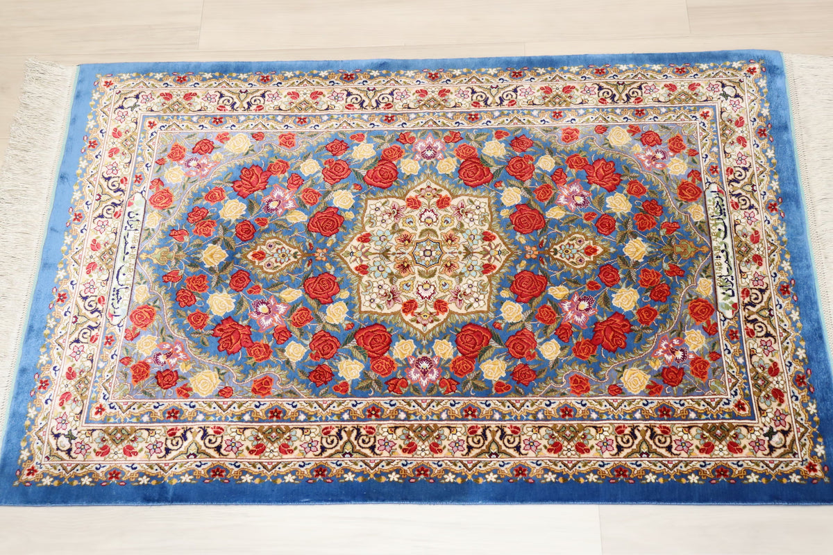 名門【ラジャビアン】鮮やかな青に咲き誇る 赤と黄色の薔薇  美の極致 クム産シルク ID25028