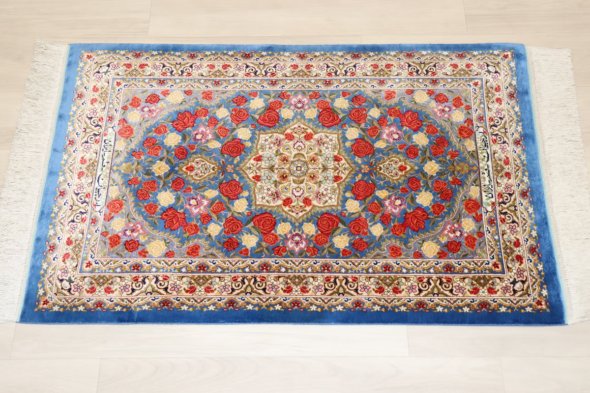 名門【ラジャビアン】鮮やかな青に咲き誇る 赤と黄色の薔薇  美の極致 クム産シルク ID25028