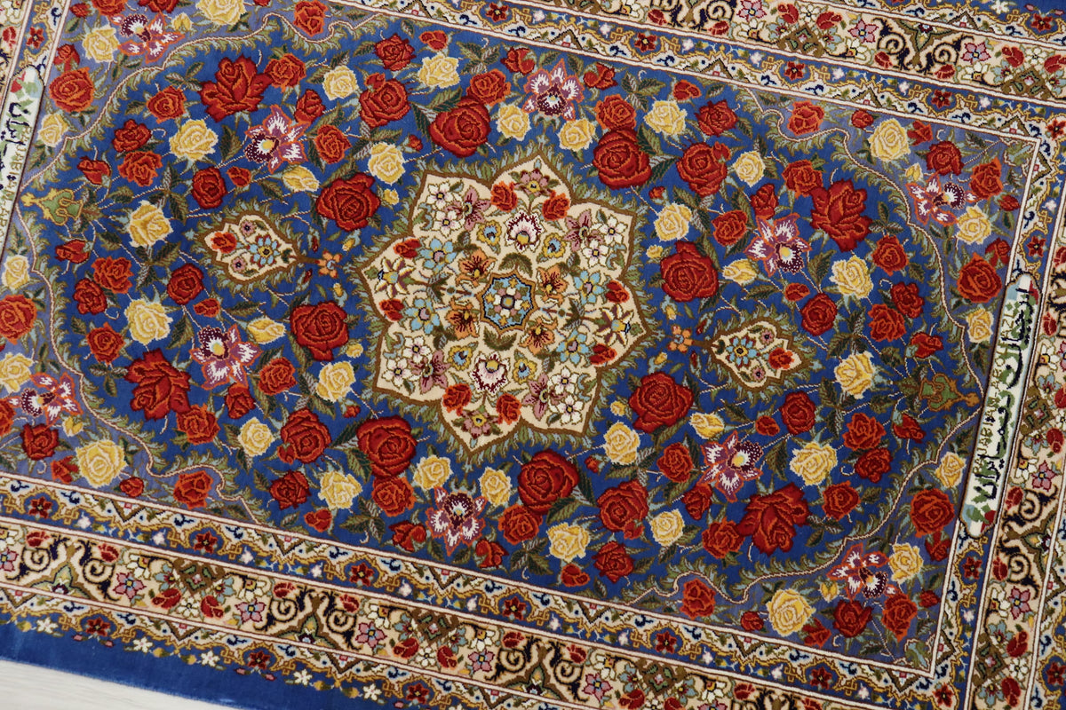 名門【ラジャビアン】鮮やかな青に咲き誇る 赤と黄色の薔薇  美の極致 クム産シルク ID25028