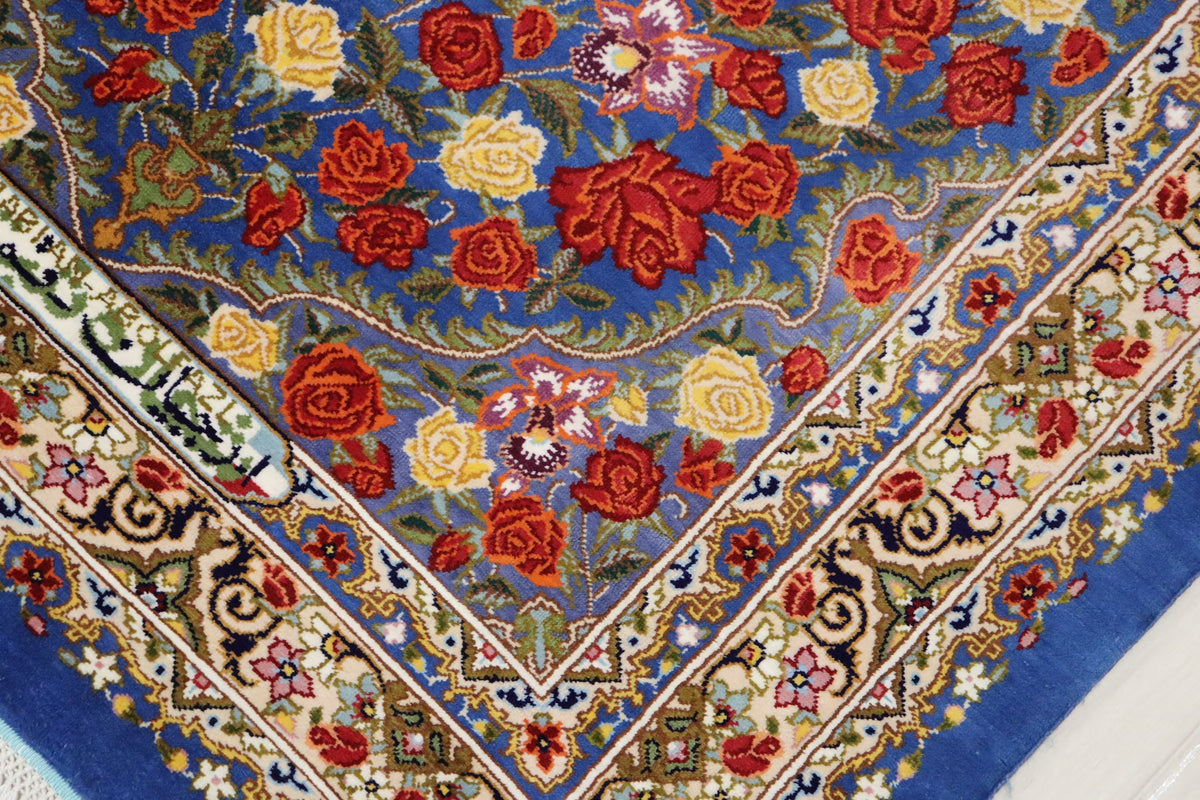 名門【ラジャビアン】鮮やかな青に咲き誇る 赤と黄色の薔薇  美の極致 クム産シルク ID25028