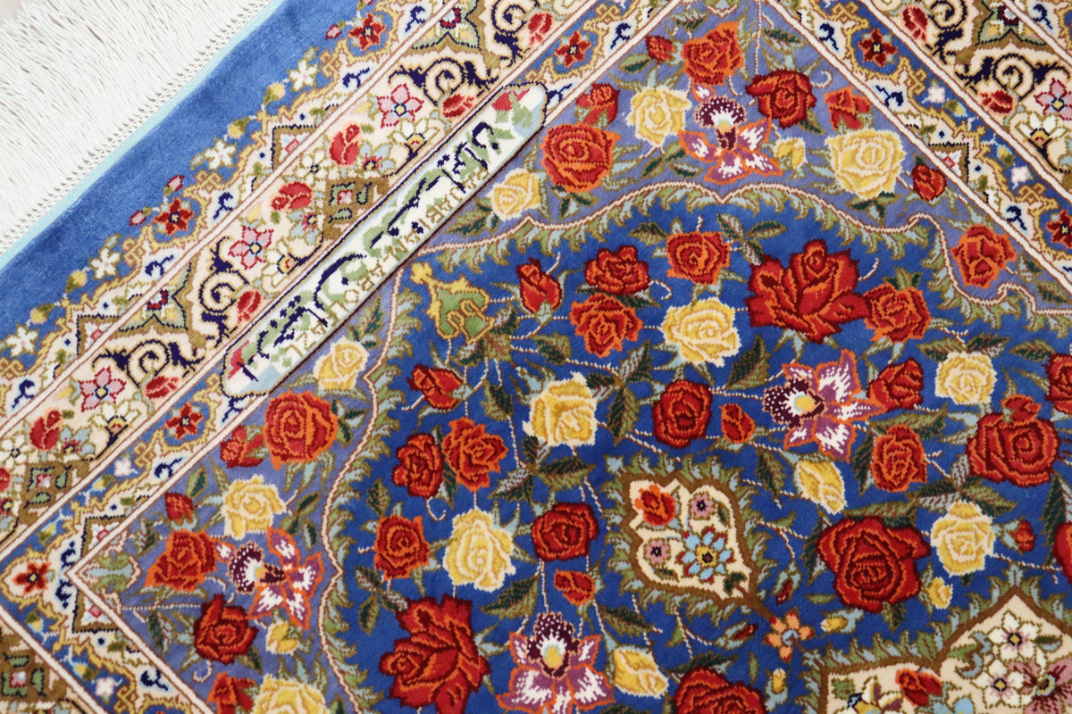 名門【ラジャビアン】鮮やかな青に咲き誇る 赤と黄色の薔薇  美の極致 クム産シルク ID25028