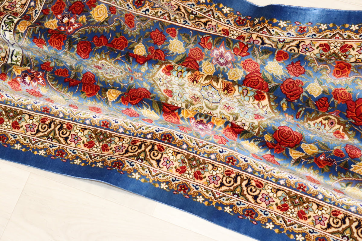 名門【ラジャビアン】鮮やかな青に咲き誇る 赤と黄色の薔薇  美の極致 クム産シルク ID25028