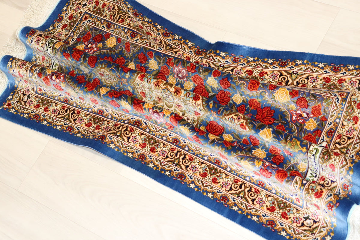 名門【ラジャビアン】鮮やかな青に咲き誇る 赤と黄色の薔薇  美の極致 クム産シルク ID25028