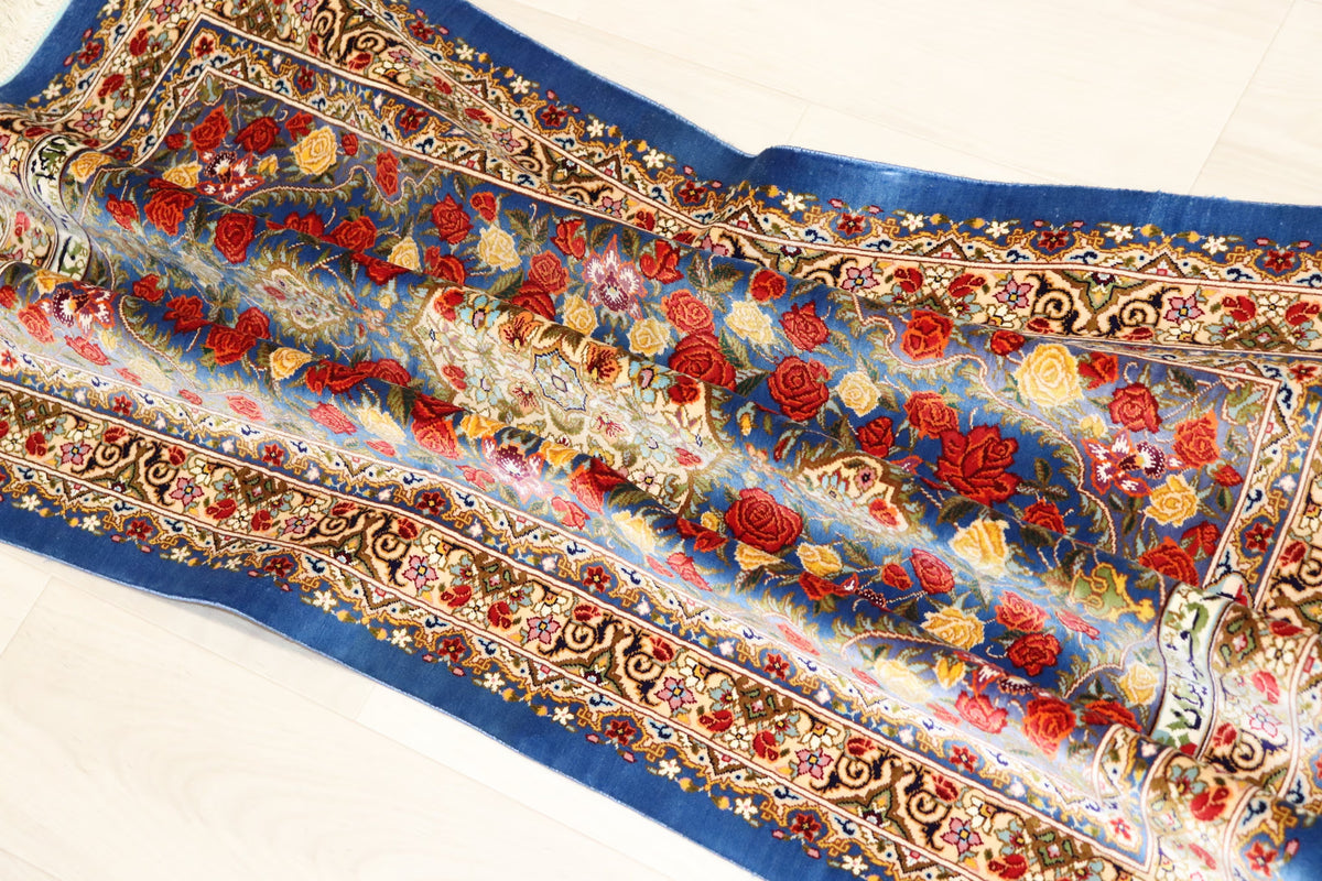 名門【ラジャビアン】鮮やかな青に咲き誇る 赤と黄色の薔薇  美の極致 クム産シルク ID25028