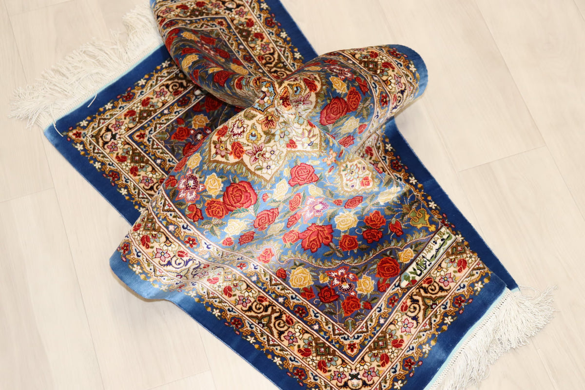 名門【ラジャビアン】鮮やかな青に咲き誇る 赤と黄色の薔薇  美の極致 クム産シルク ID25028