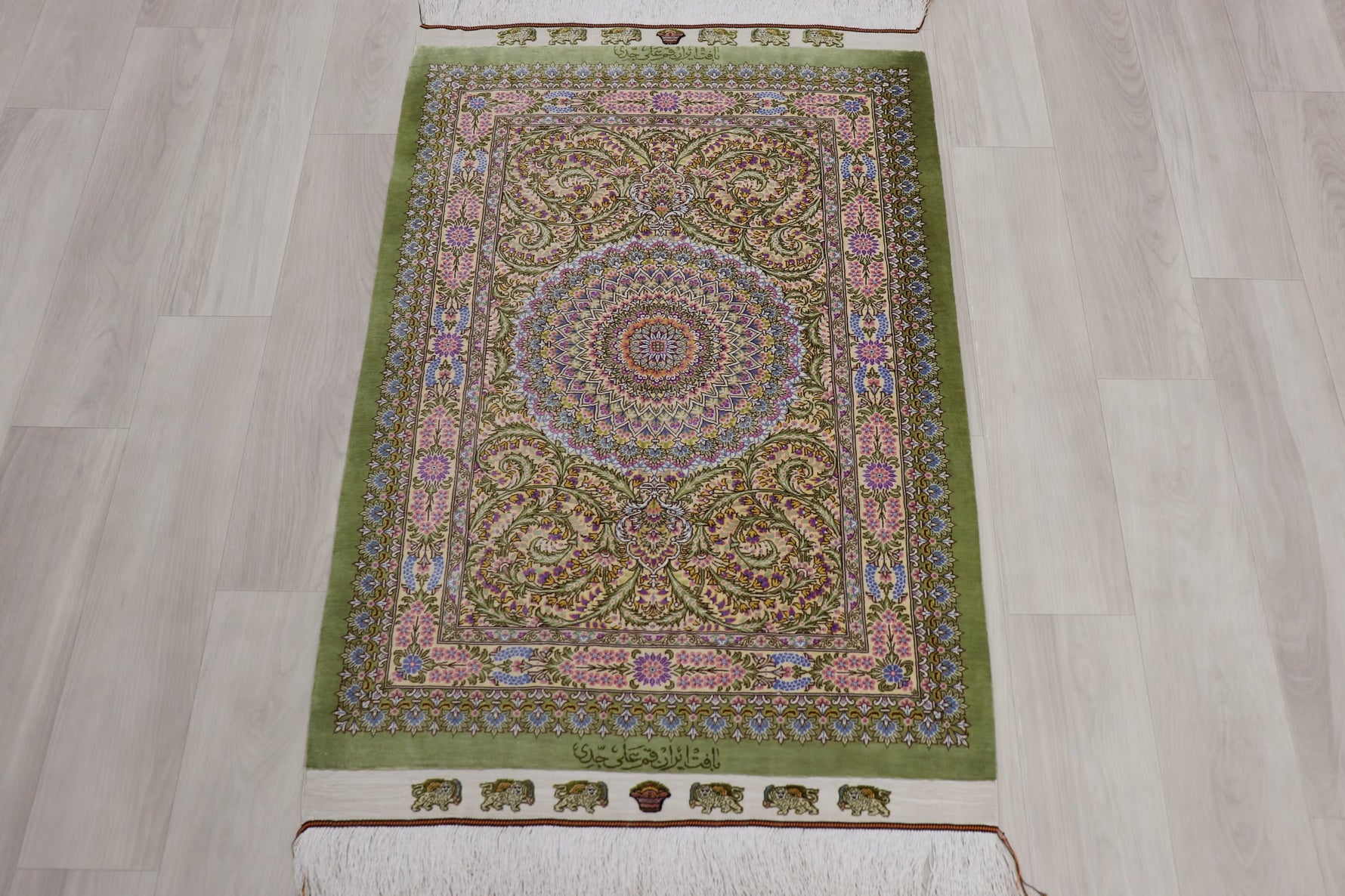 【ジェッディ工房】黄金の光を纏う、至福のグリーンクリームカラー 空間を優しく照らす一枚 ID25029