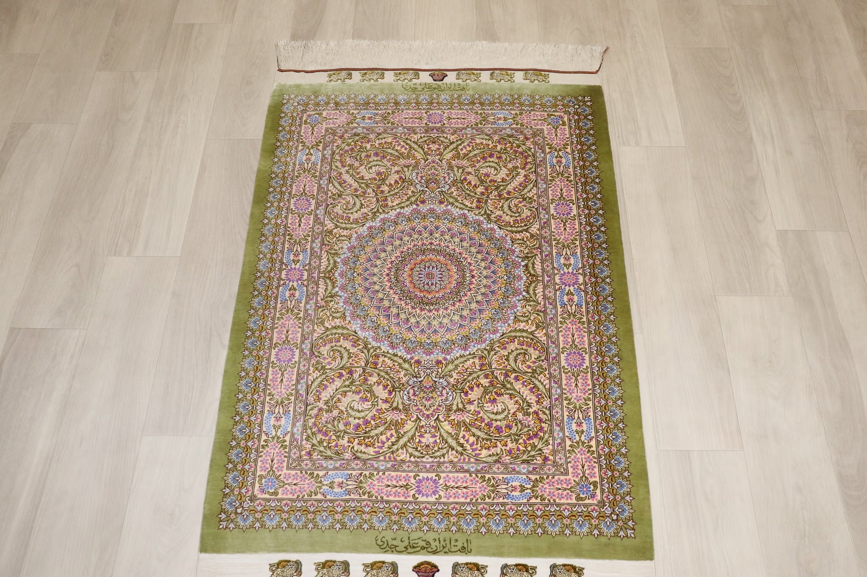 【ジェッディ工房】黄金の光を纏う、至福のグリーンクリームカラー 空間を優しく照らす一枚 ID25029