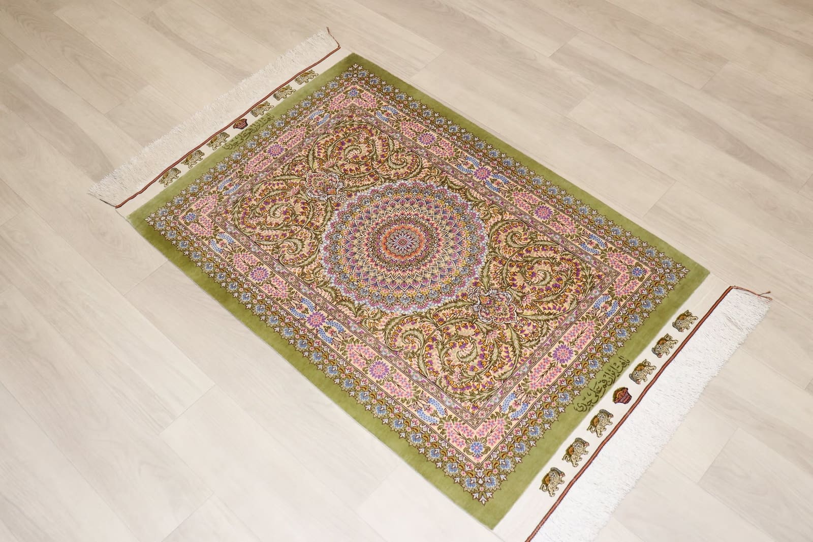 クム産 ウール&シルク 生命の樹（桜の花畑） 106×159cm (ID18017