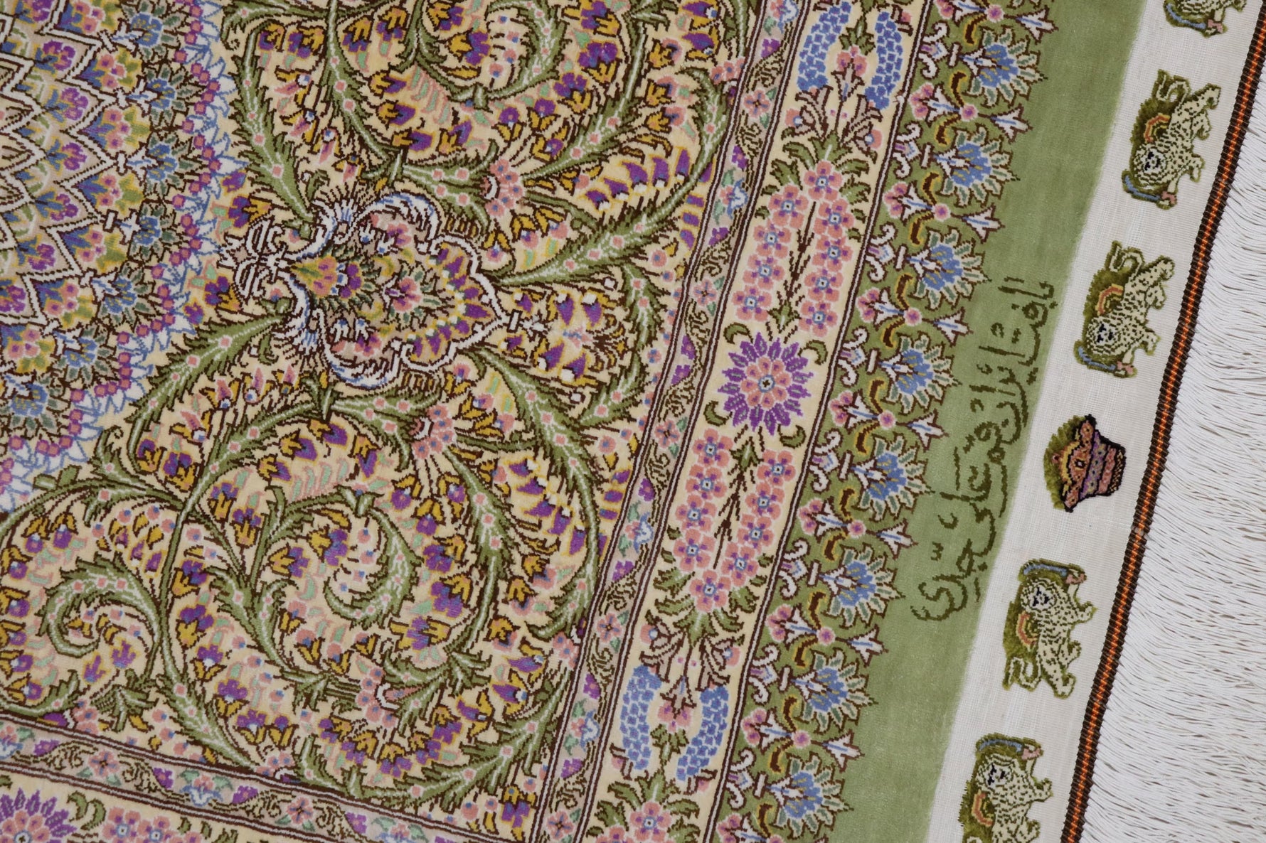 【ジェッディ工房】黄金の光を纏う、至福のグリーンクリームカラー 空間を優しく照らす一枚 ID25029