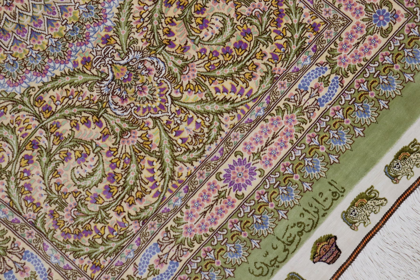 【ジェッディ工房】黄金の光を纏う、至福のグリーンクリームカラー 空間を優しく照らす一枚 ID25029