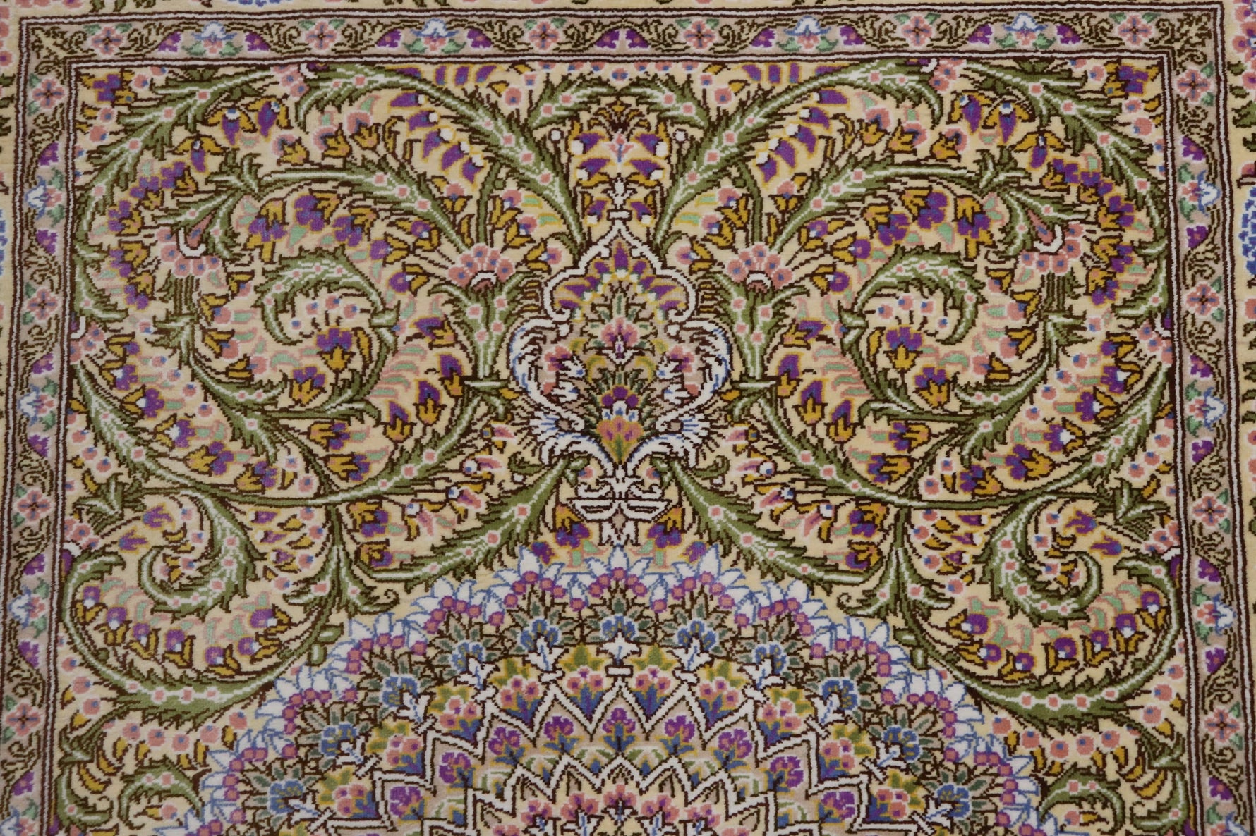 【ジェッディ工房】黄金の光を纏う、至福のグリーンクリームカラー 空間を優しく照らす一枚 ID25029