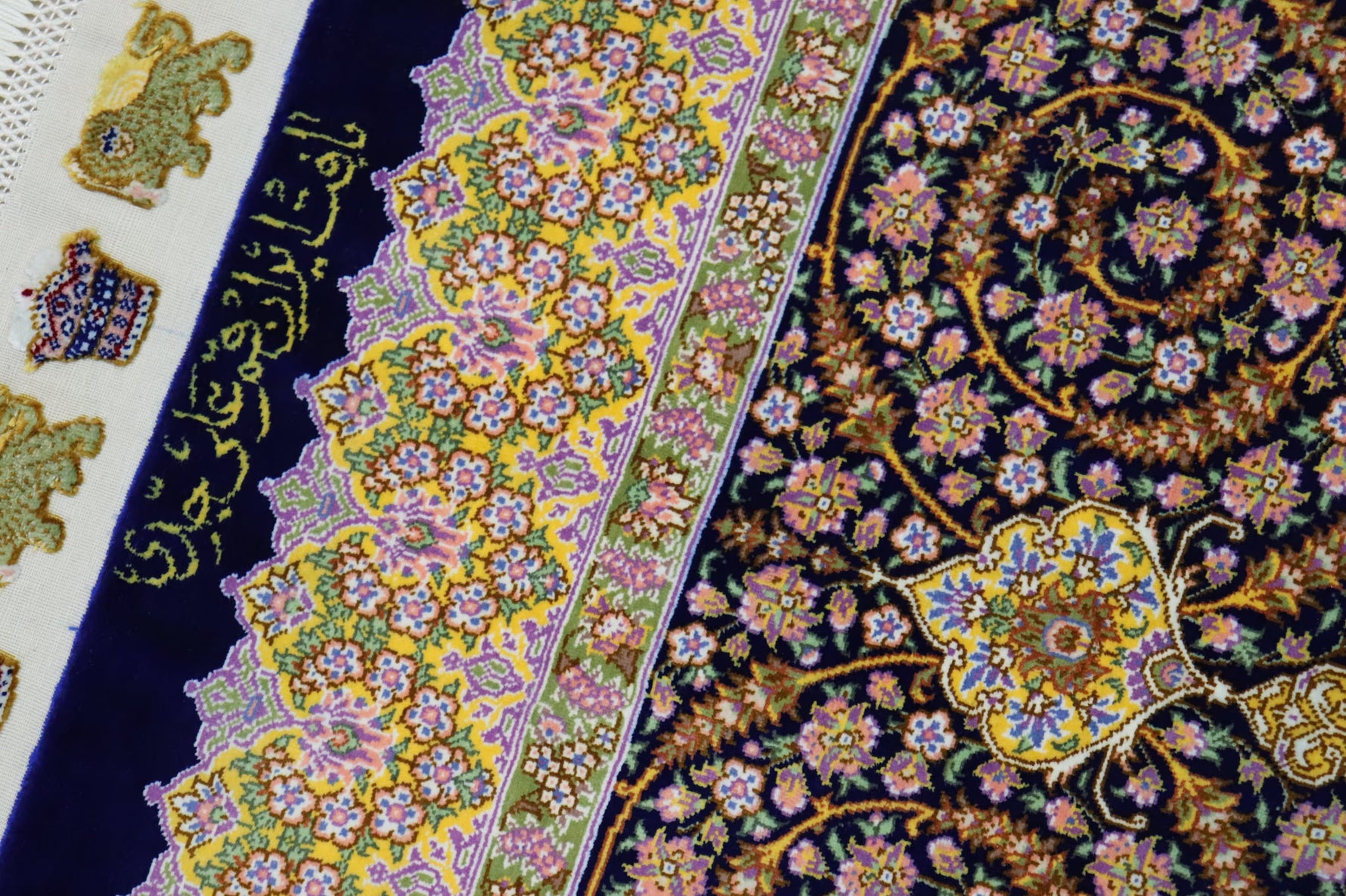 【ジェッディ工房】静寂のネイビーに咲く、黄金の輝きが贈る至高の一枚 ID25031