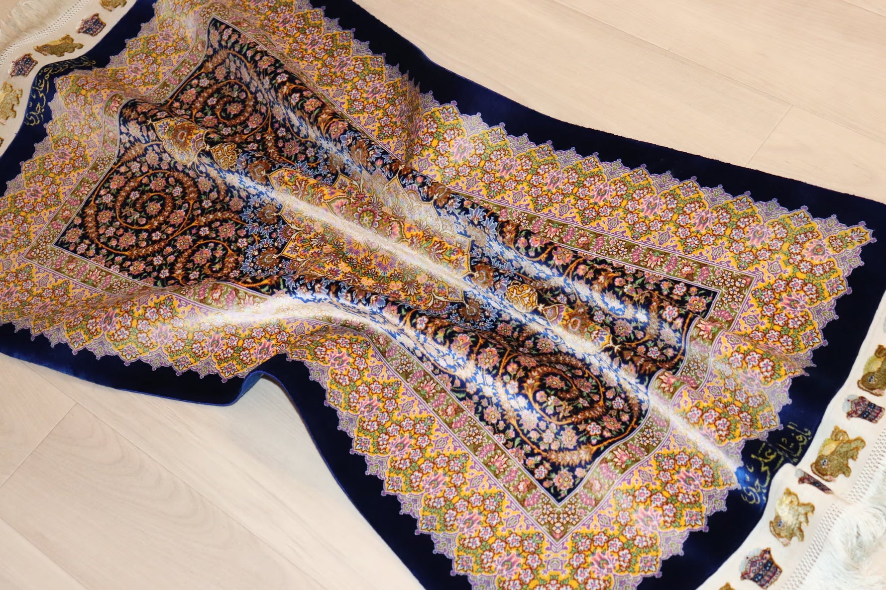 【ジェッディ工房】静寂のネイビーに咲く、黄金の輝きが贈る至高の一枚 ID25031