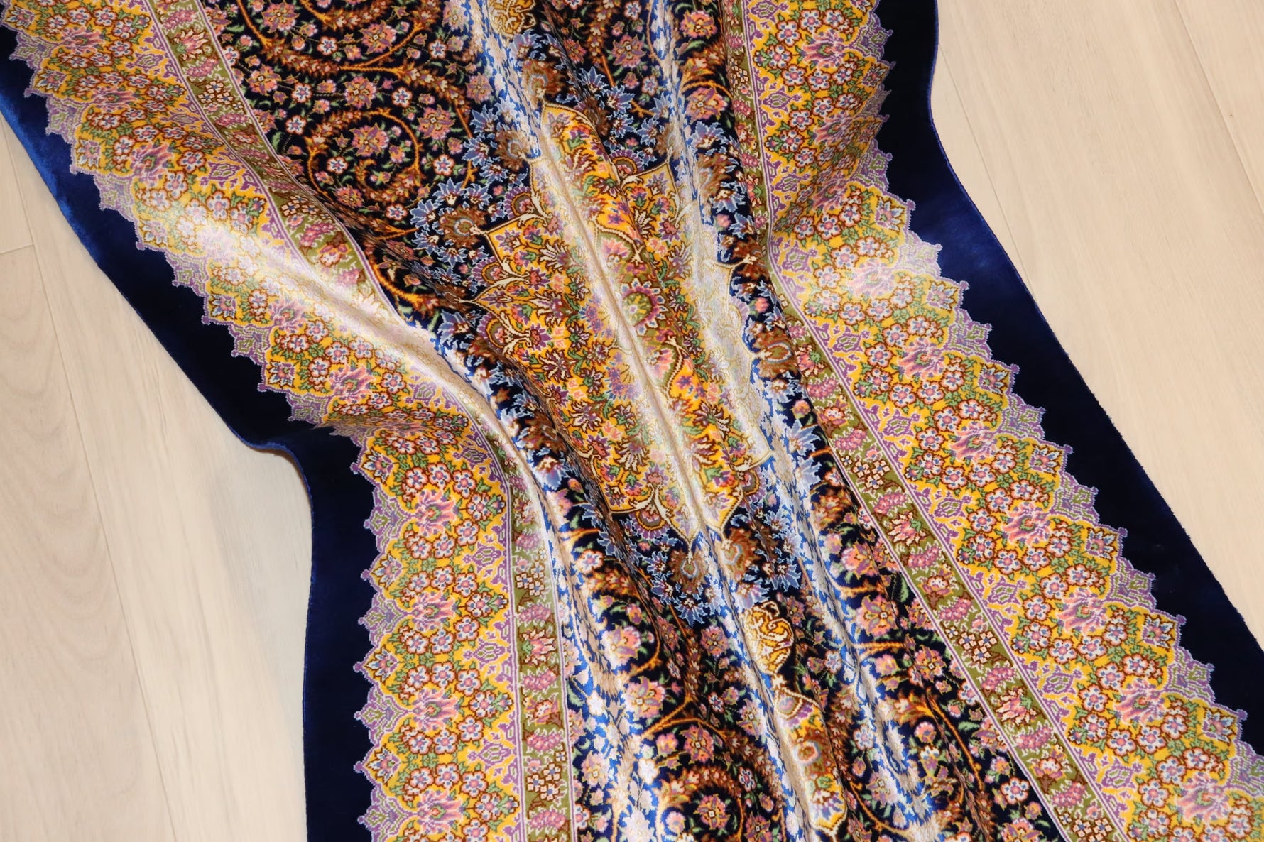 【ジェッディ工房】静寂のネイビーに咲く、黄金の輝きが贈る至高の一枚 ID25031