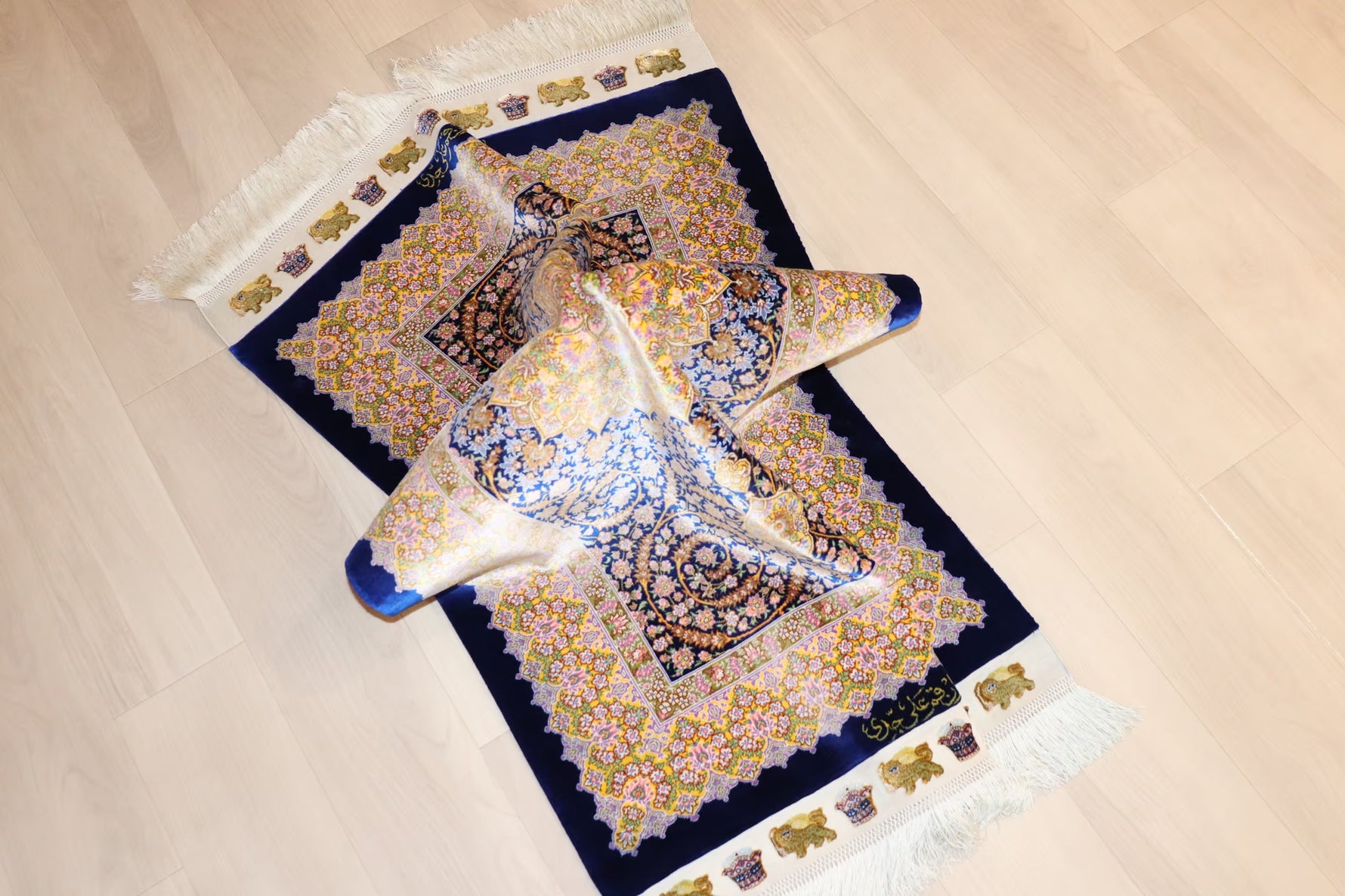 【ジェッディ工房】静寂のネイビーに咲く、黄金の輝きが贈る至高の一枚 ID25031