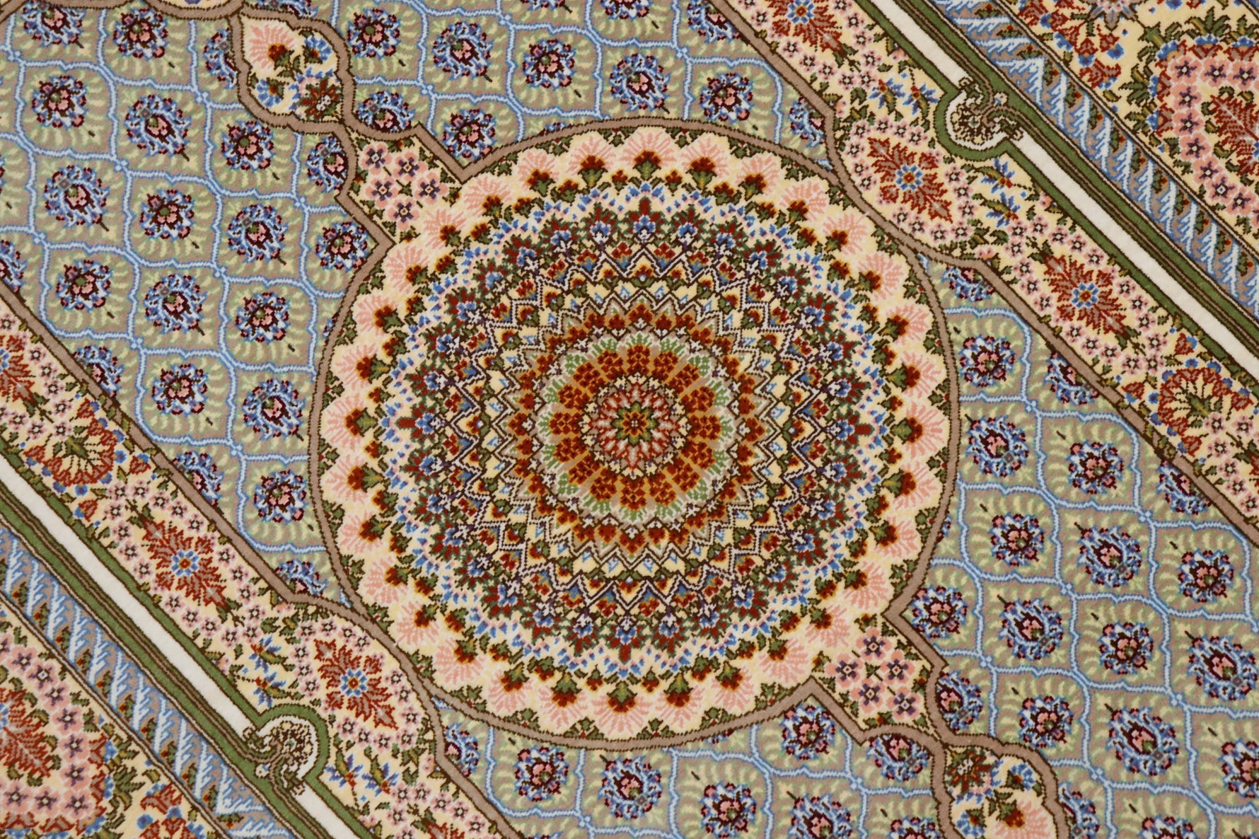 【ジェッディ工房】洗練された大人のベージュと淡い色彩が織りなす 極上のハーモニー　ID25032