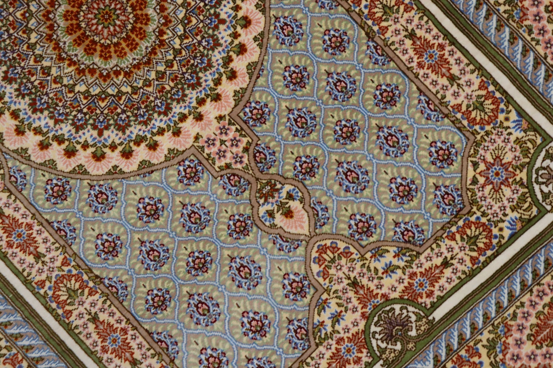 【ジェッディ工房】洗練された大人のベージュと淡い色彩が織りなす 極上のハーモニー　ID25032