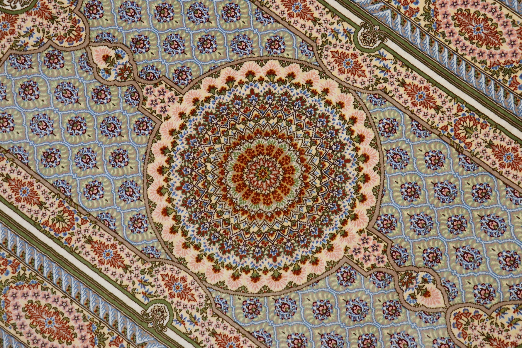 【ジェッディ工房】洗練された大人のベージュと淡い色彩が織りなす 極上のハーモニー　ID25032