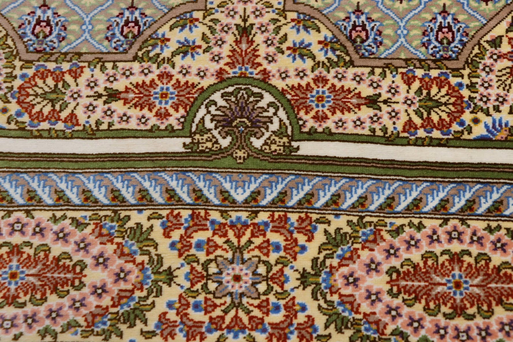 【ジェッディ工房】洗練された大人のベージュと淡い色彩が織りなす 極上のハーモニー　ID25032