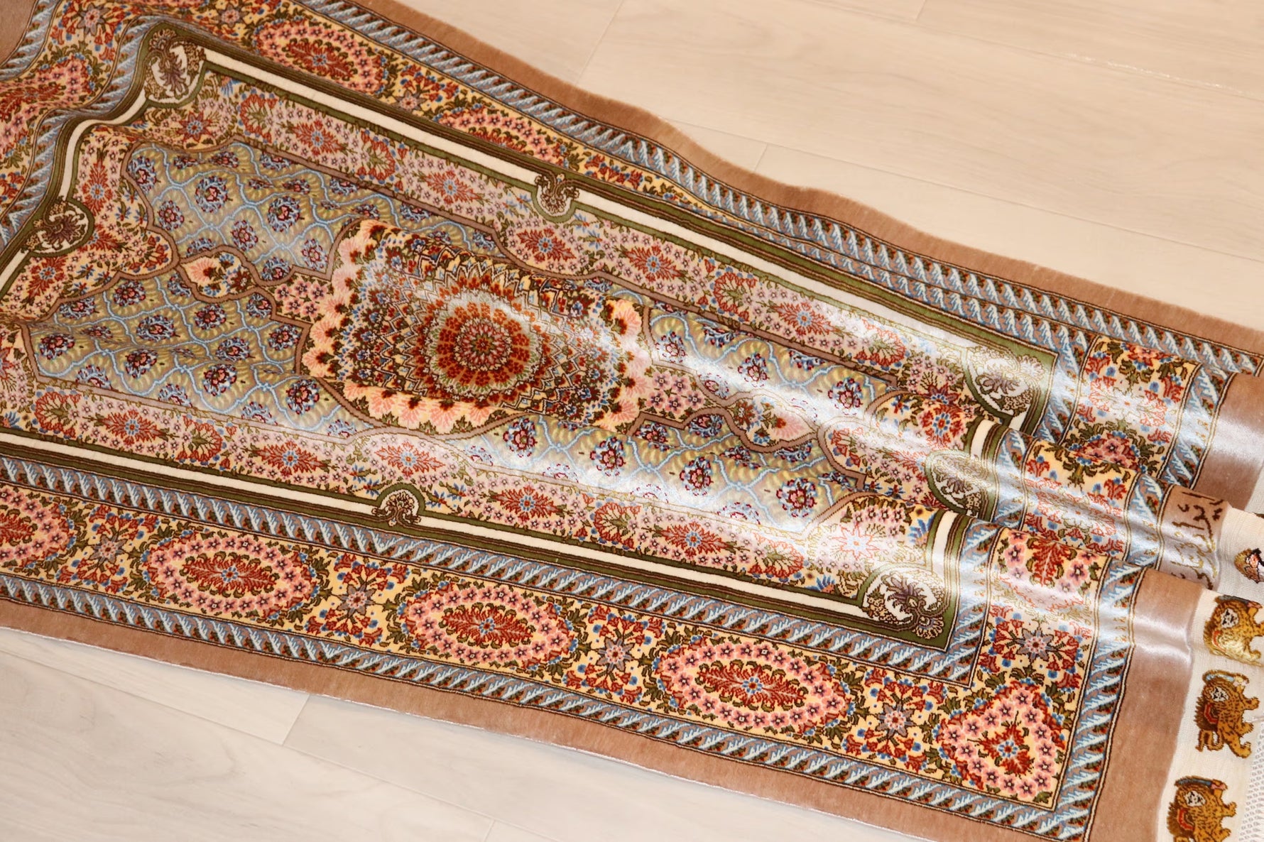 【ジェッディ工房】洗練された大人のベージュと淡い色彩が織りなす 極上のハーモニー　ID25032