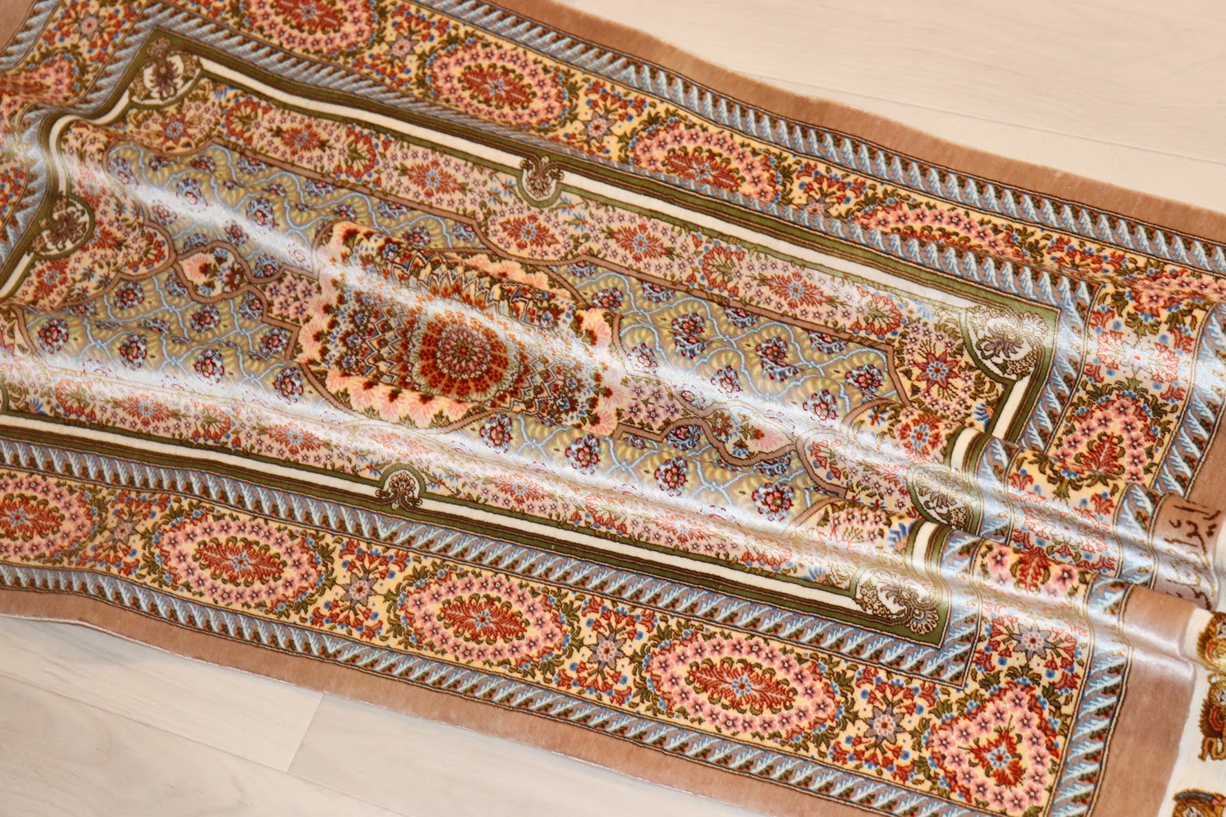 【ジェッディ工房】洗練された大人のベージュと淡い色彩が織りなす 極上のハーモニー　ID25032