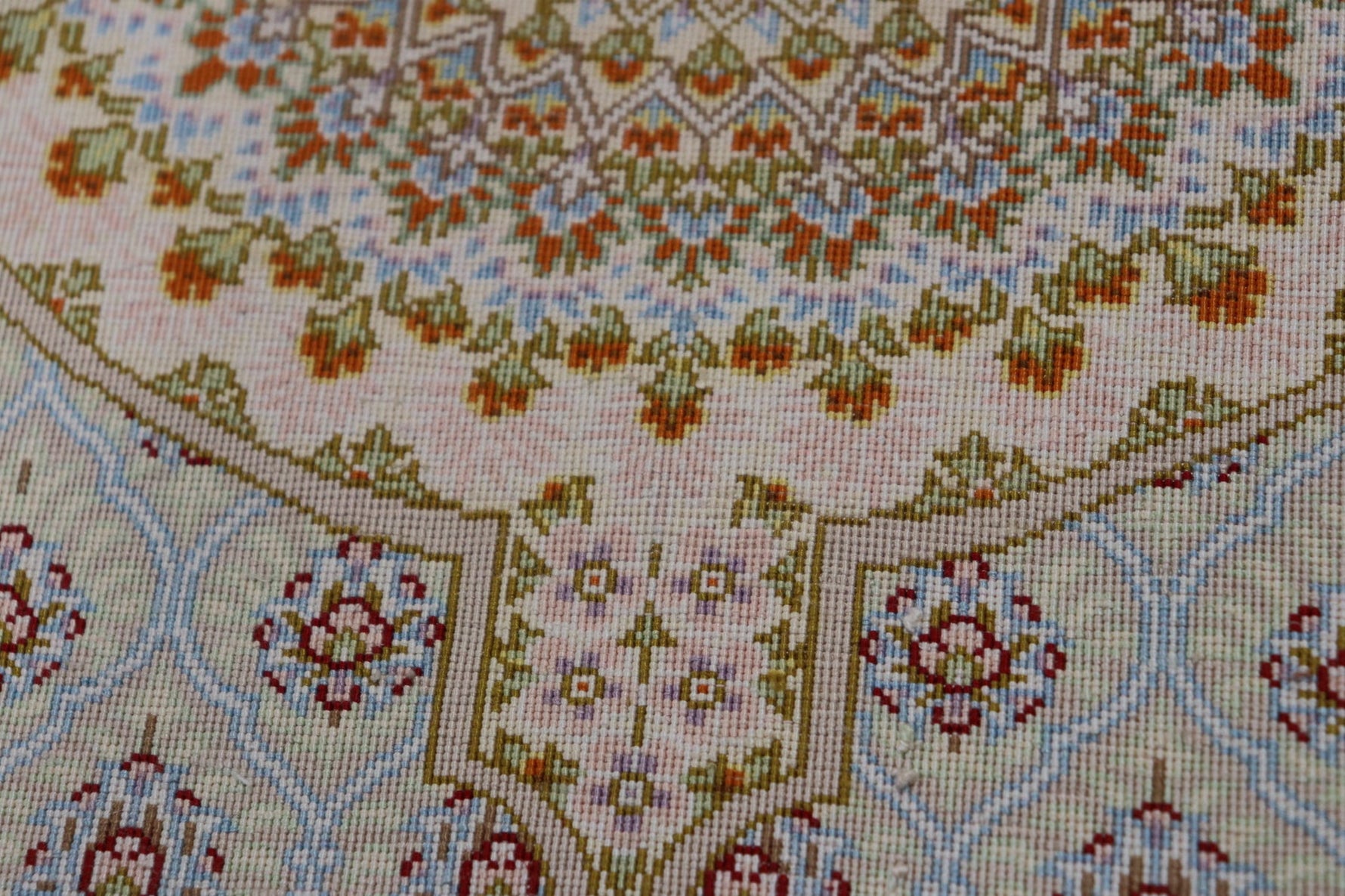 【ジェッディ工房】洗練された大人のベージュと淡い色彩が織りなす 極上のハーモニー　ID25032