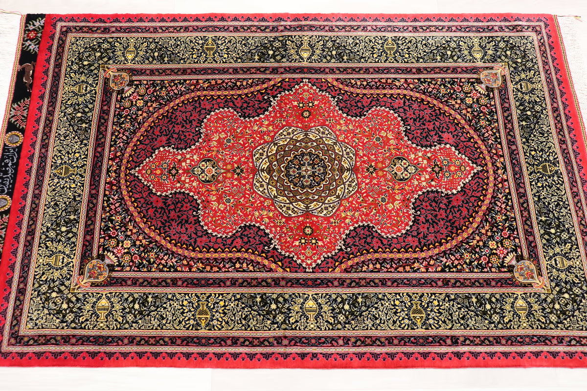 【セディギヤン工房】赤と黒の「Lachak Toranj」ペルシャ絨毯 クム産 シルク 100%  ID25010