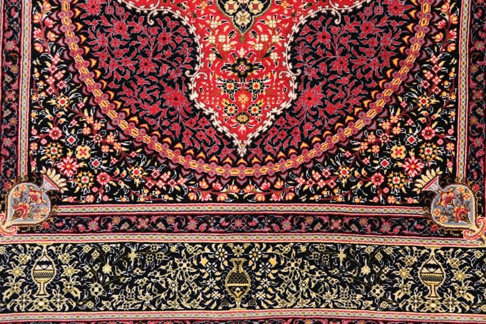 【セディギヤン工房】赤と黒の「Lachak Toranj」ペルシャ絨毯 クム産 シルク 100%  ID25010