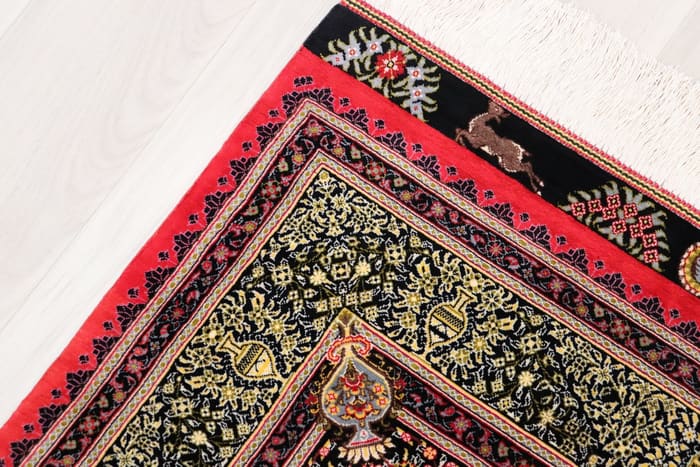 【セディギヤン工房】赤と黒の「Lachak Toranj」ペルシャ絨毯 クム産 シルク 100%  ID25010
